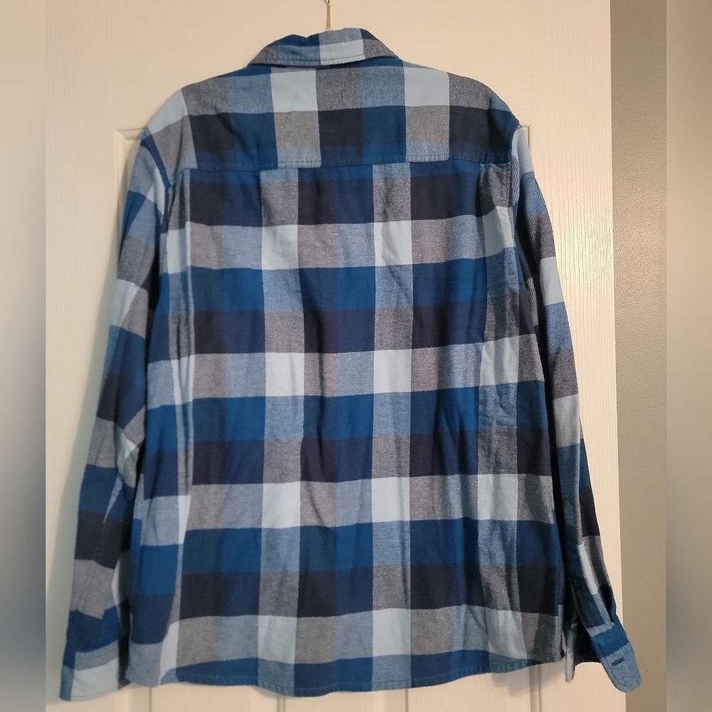 Quiksilver Men's Navy and Light Blue Plaid Shirt - Picture 2 of 4